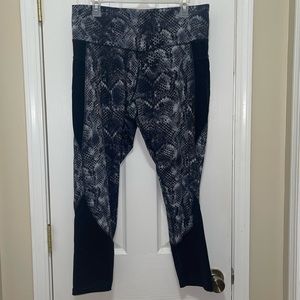 Champion Snake Print Athletic Legging 🐍